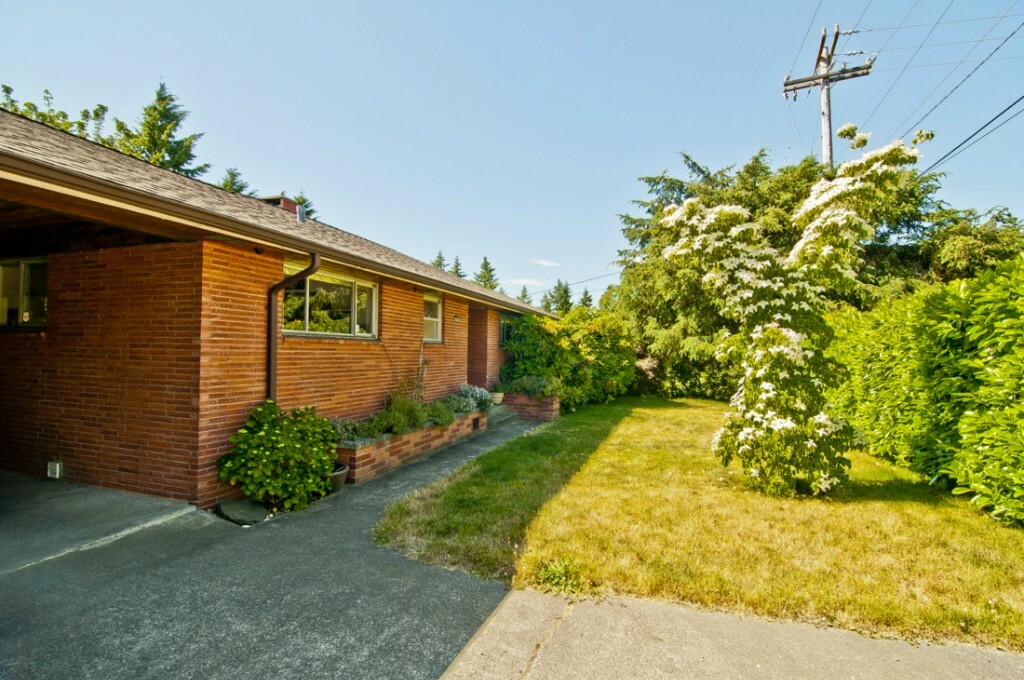 Property Photo:  9605 37th Ave SW  WA 98126 