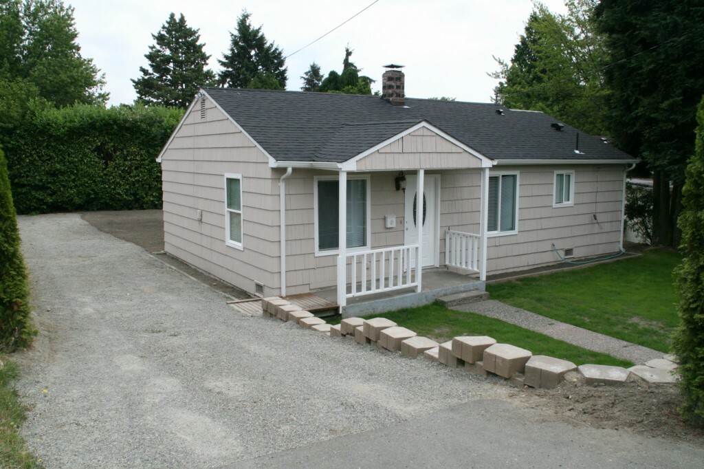 Property Photo:  16322 25 Ave NE  WA 98155 