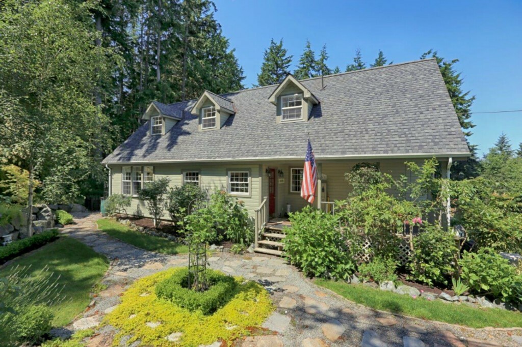 Property Photo:  905 Milan Lane  WA 98282 