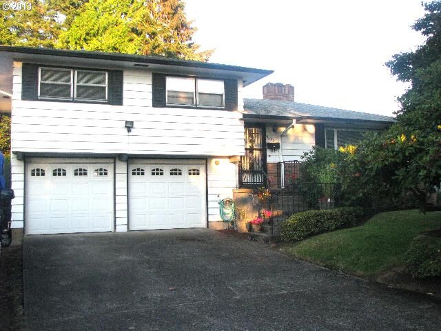 Property Photo: 9832 SE 50th Ave OR 97222