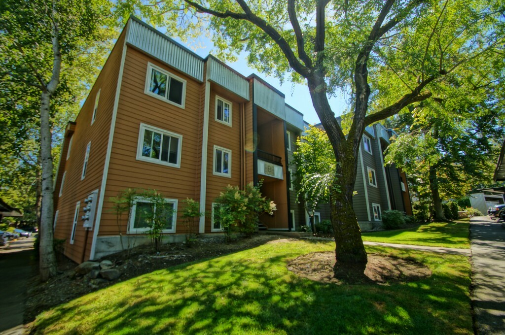 Property Photo: 718 Kirkland Cir B302 WA 98033