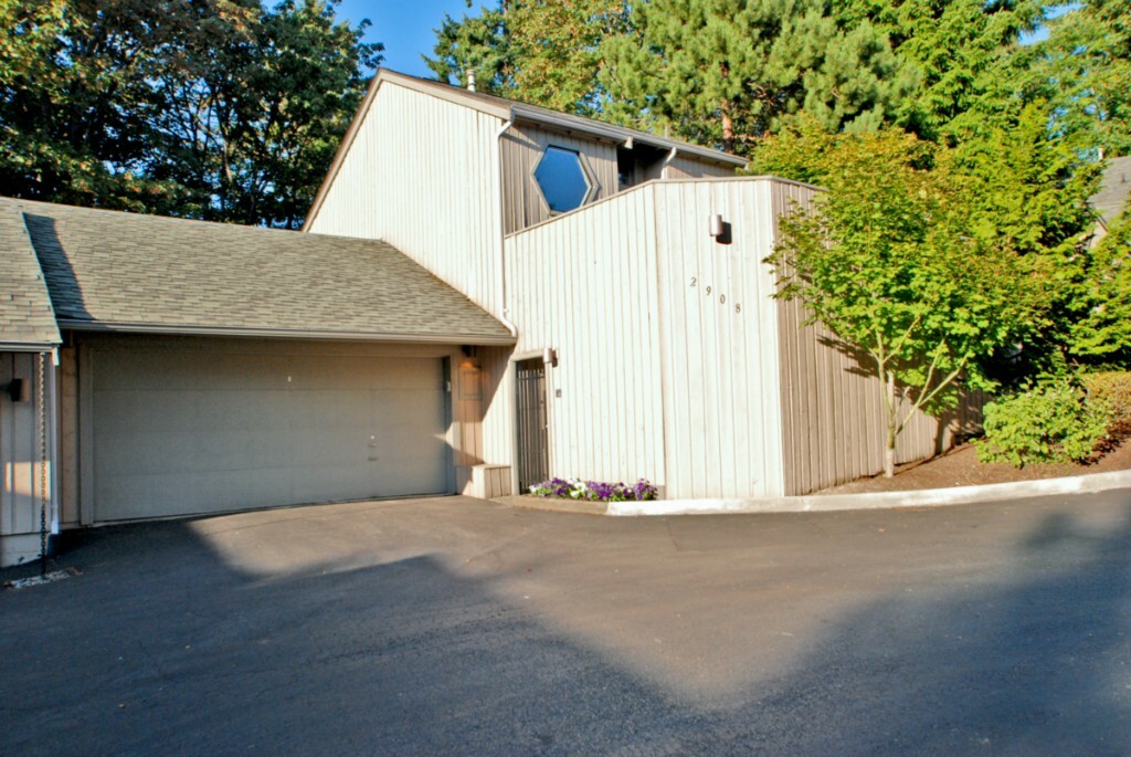 Property Photo:  2908 Kennewick Place NE  WA 98056 