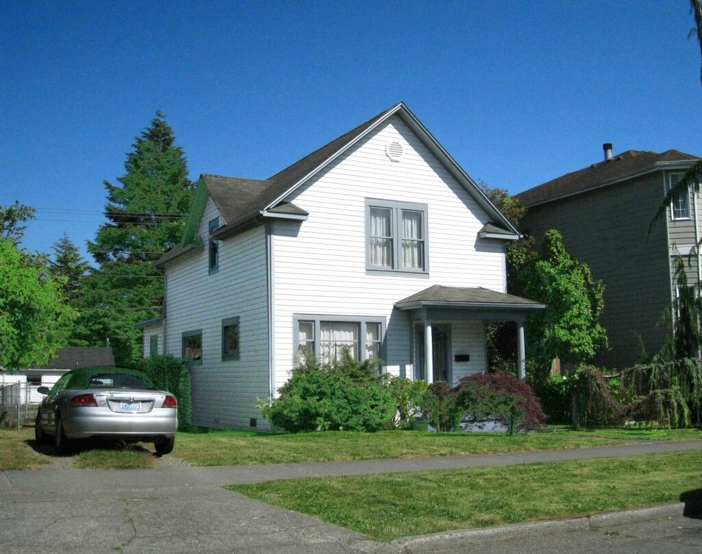 Property Photo:  3221 Rockefeller Ave  WA 98201 