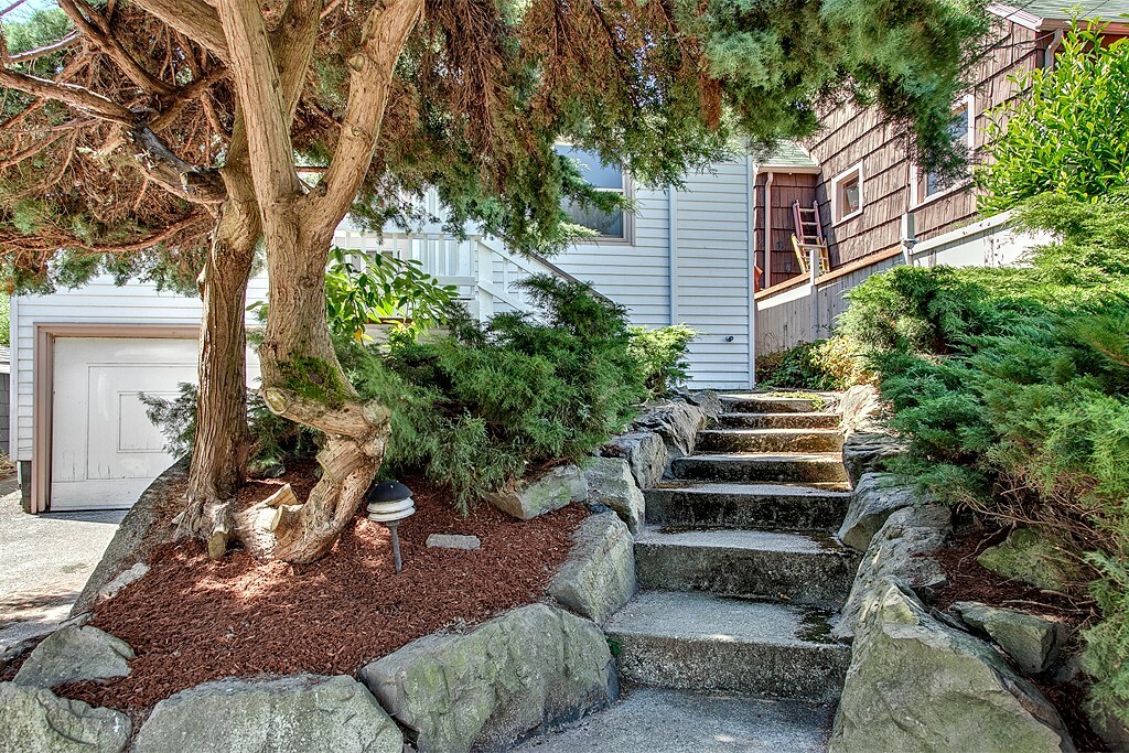 Property Photo:  4111 Palatine Ave N  WA 98103 