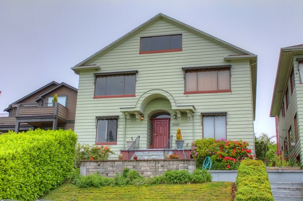 Property Photo:  2020 Broadway E 1  WA 98102 