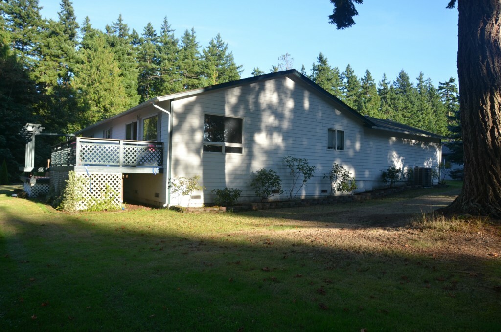 Property Photo:  2437 Lakehurst Dr  WA 98312 