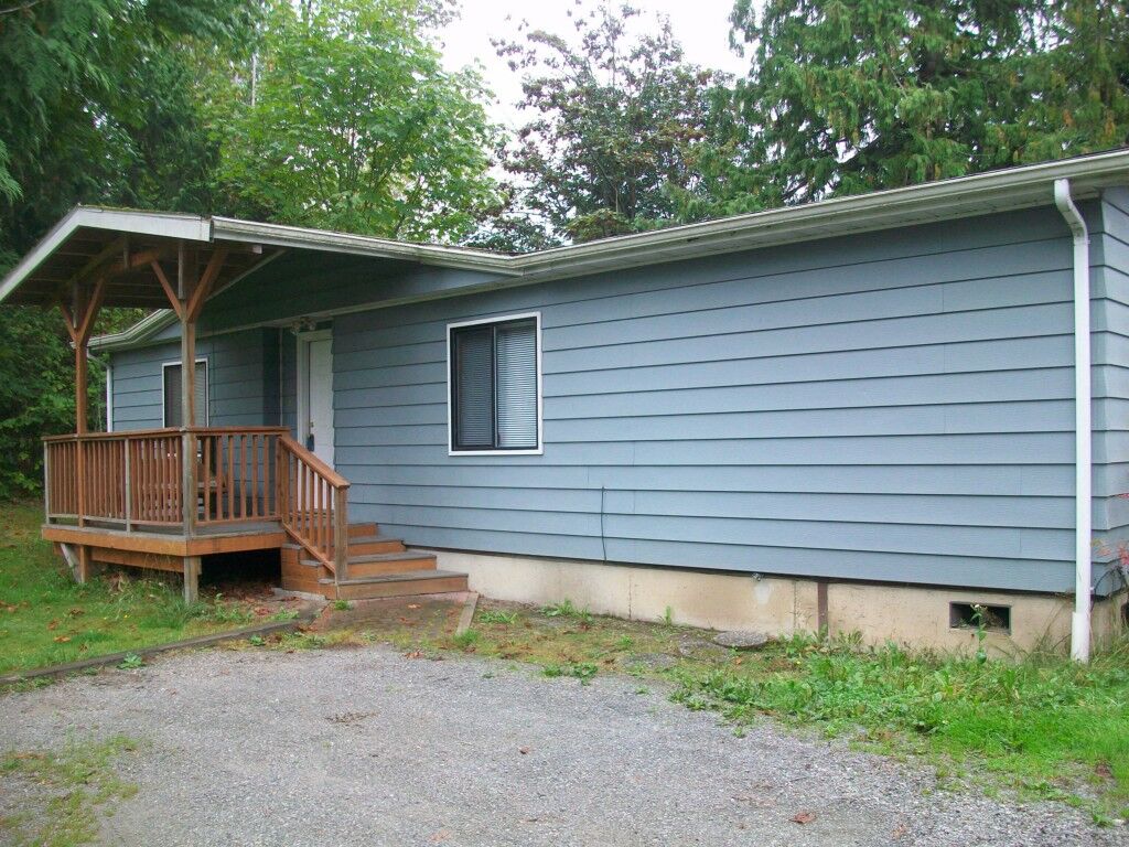 Property Photo:  4718 Bayview Lane  WA 98203 