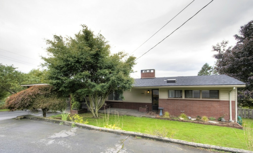 Property Photo: 1508 35th St WA 98229