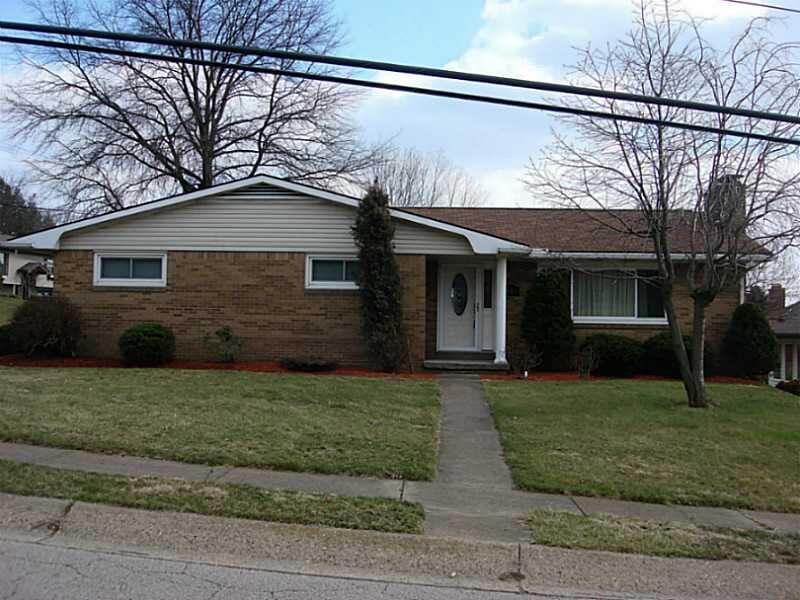 Property Photo: 1401 Imperial Drive PA 15001