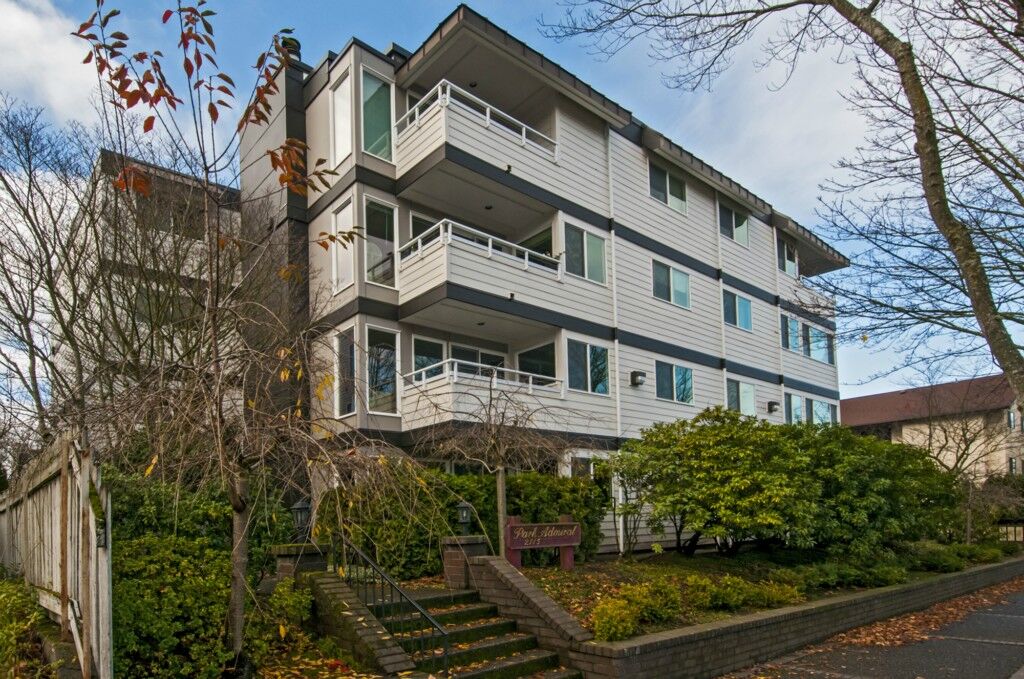 Property Photo: 2115 California Ave SW 403 WA 98166