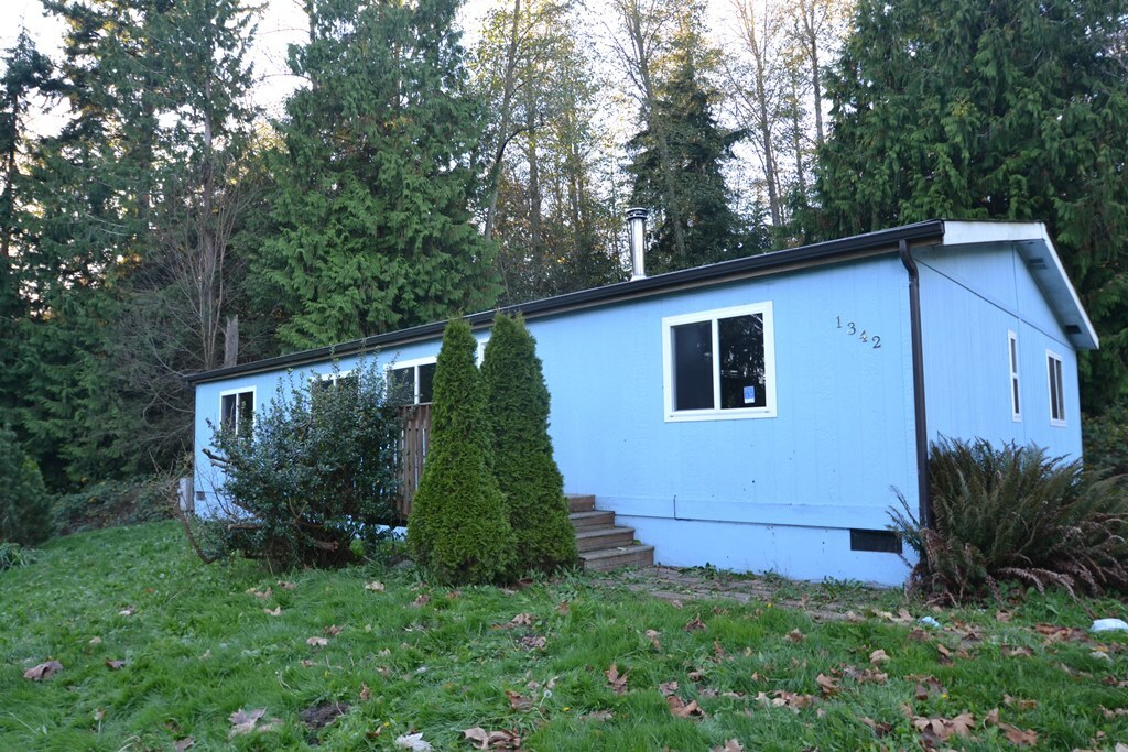 Property Photo: 1342 Pilchuck Dr WA 98282