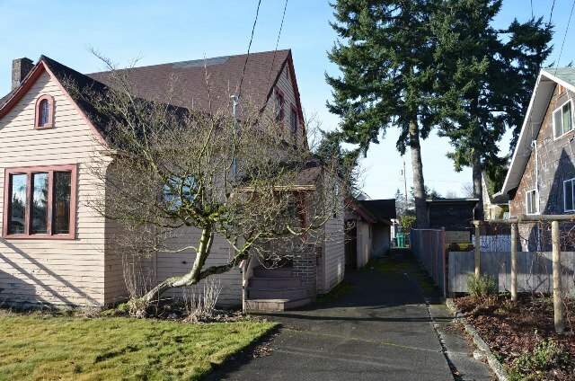 Property Photo:  1344 Porter St  WA 98022 