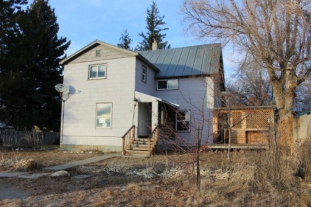 Property Photo: 311 E Pine St WA 98855