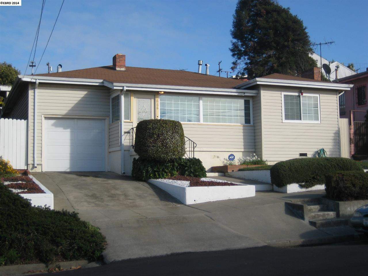 Property Photo:  666 Humboldt Street  CA 94805 