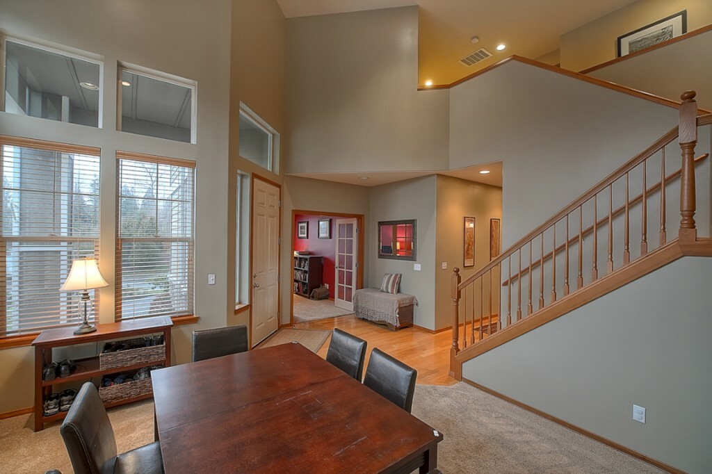 Property Photo:  200 Pasco Dr NE  WA 98059 