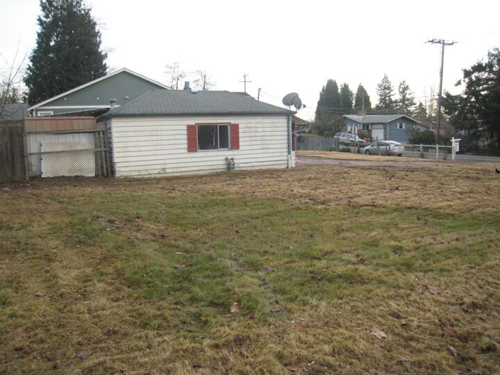 8242 S 128th St  Seattle WA 98178 photo