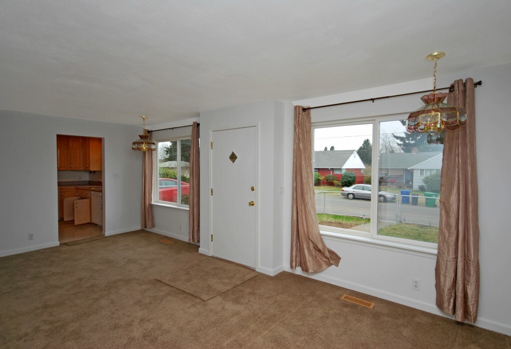 Property Photo: 12732 Dayton Ave N WA 98133