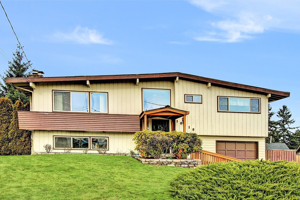 Property Photo:  16410 116th Place SE  WA 98058 