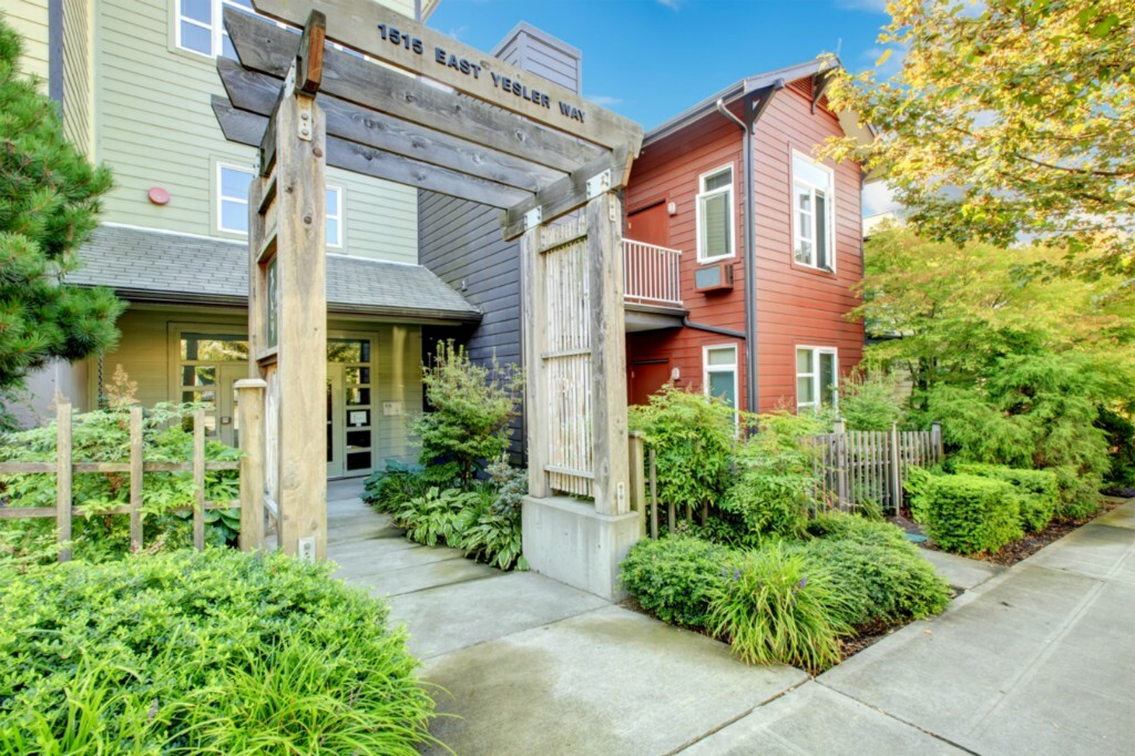 Property Photo: 1515 E Yesler Way 402 WA 98122
