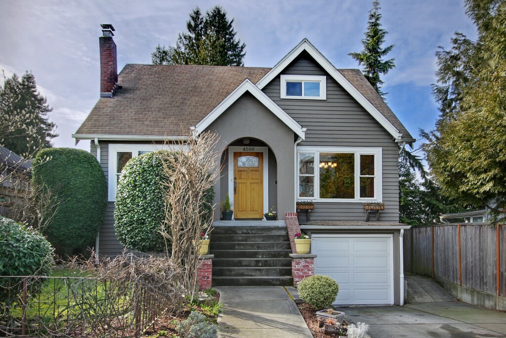 Property Photo: 4509 50th Avenue S WA 98118