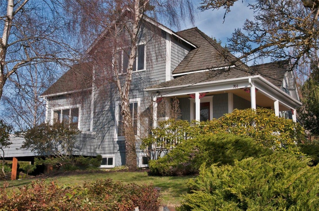 Property Photo:  761 Chestnut Ct  WA 98368 