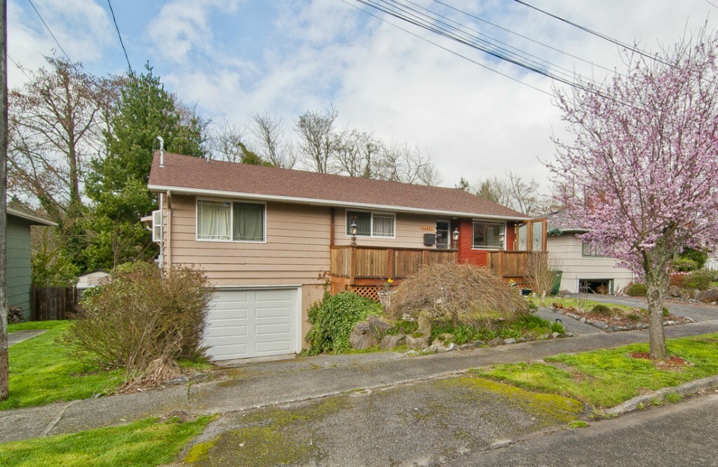 Property Photo:  11421 30th Place SW  WA 98146 