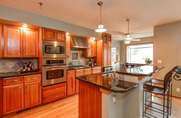 Property Photo:  10140 NE 63rd Street 18  WA 98033 