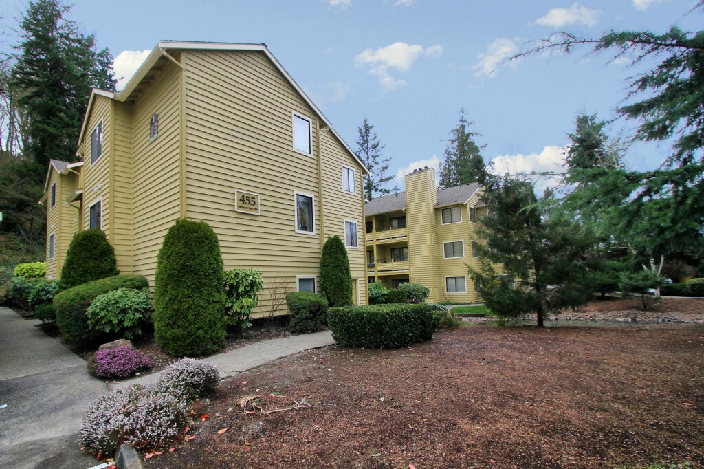 Property Photo:  455 Newport Way NW 101  WA 98027 