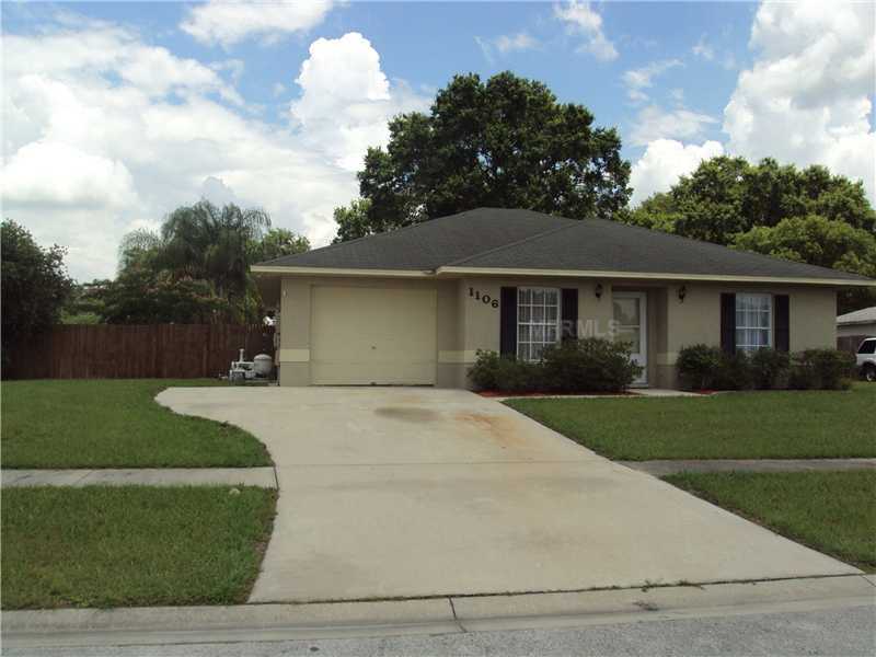 Property Photo:  1106 Oak Pointe Place  FL 33563 