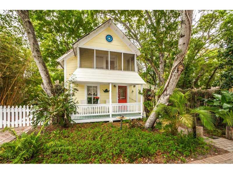 Property Photo:  27 Lemon Street  FL 34683 