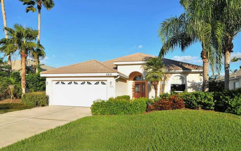 Property Photo:  6919 Superior Street Circle  FL 34243 