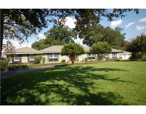 Property Photo:  1109 Aruba Drive  FL 32806 