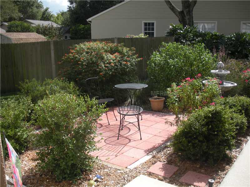 Property Photo:  310 Oak Park Place  FL 32707 