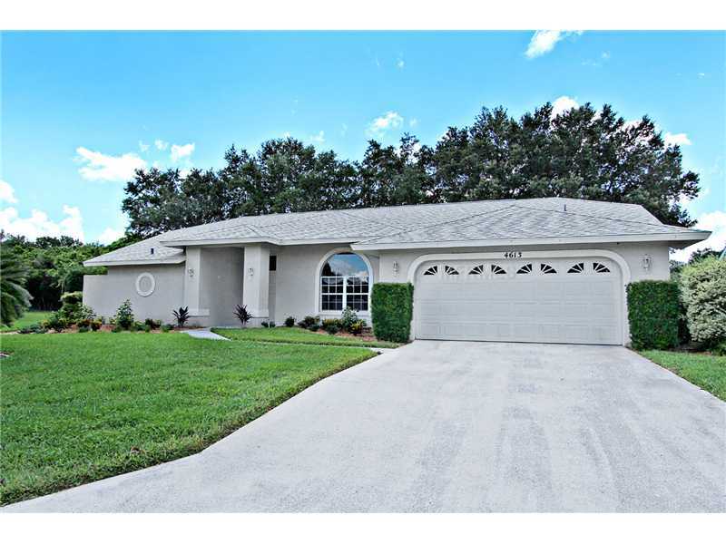 Property Photo:  4613 Meadowview Circle  FL 34233 