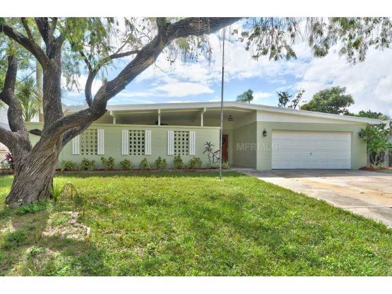 Property Photo:  724 Gran Kaymen Way  FL 33572 