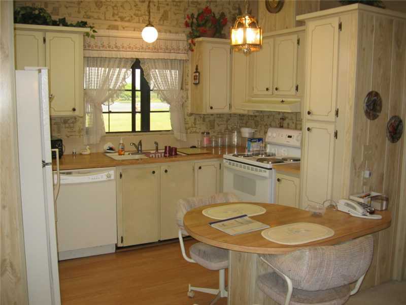 Property Photo: 3582 Kenneth Road FL 33953