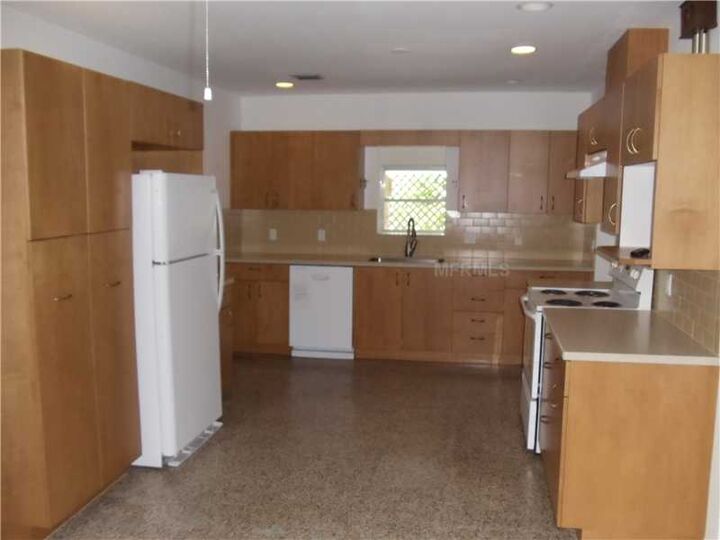 Property Photo:  617 Valencia Road  FL 34285 