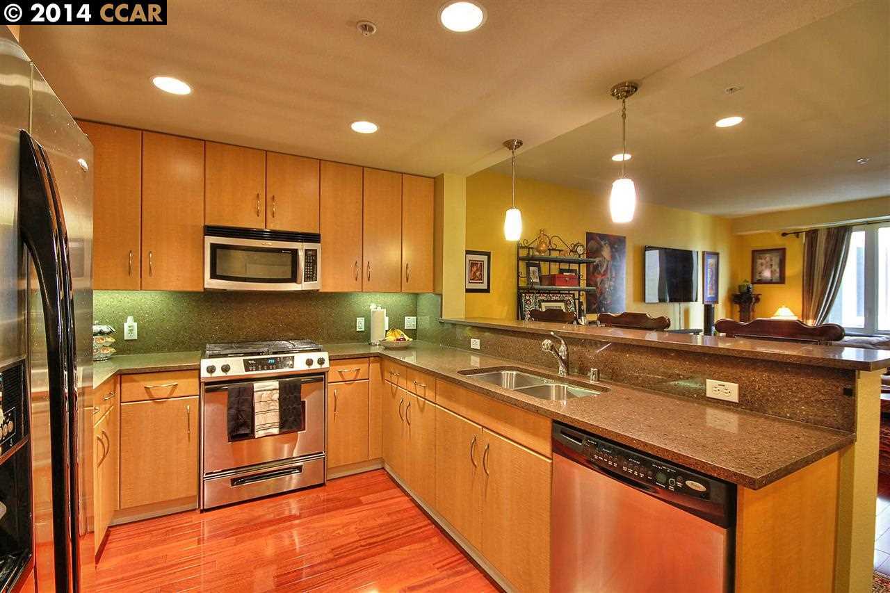 Property Photo:  1511 Jefferson St 208  CA 94612-1417 