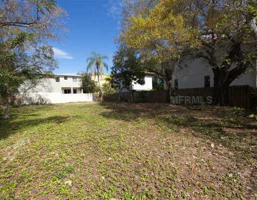 Property Photo:  1717 Oak Street  FL 34236 