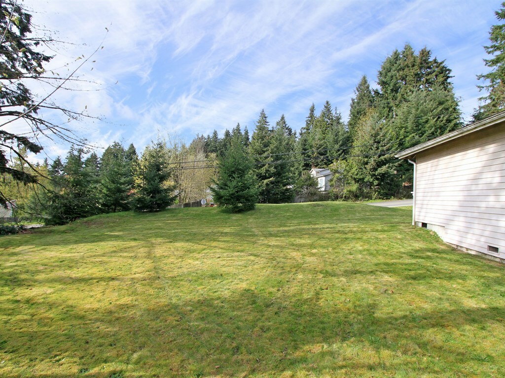 Property Photo:  1320 Logan Rd  WA 98036 