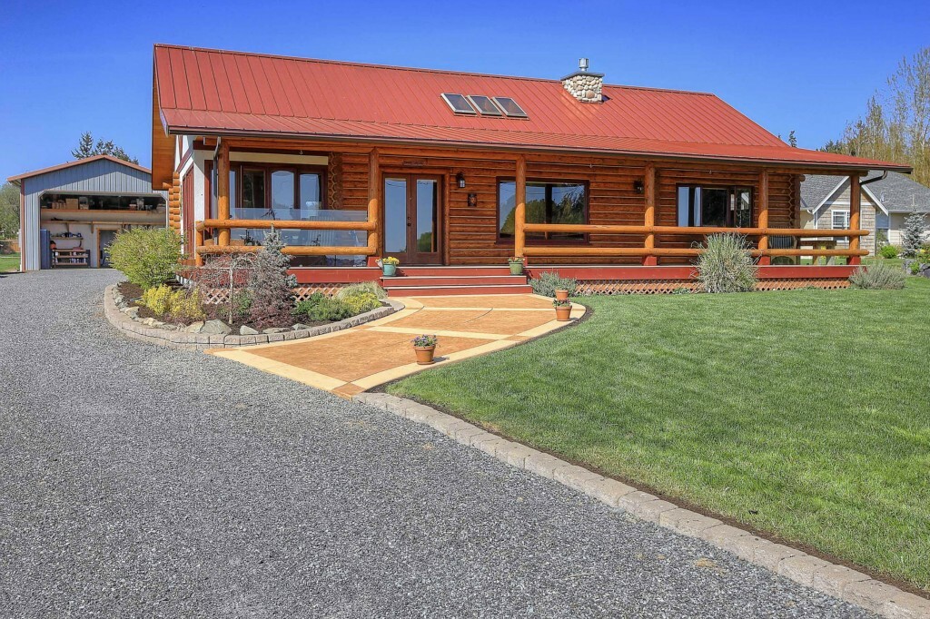 Property Photo:  169 David St  WA 98282 