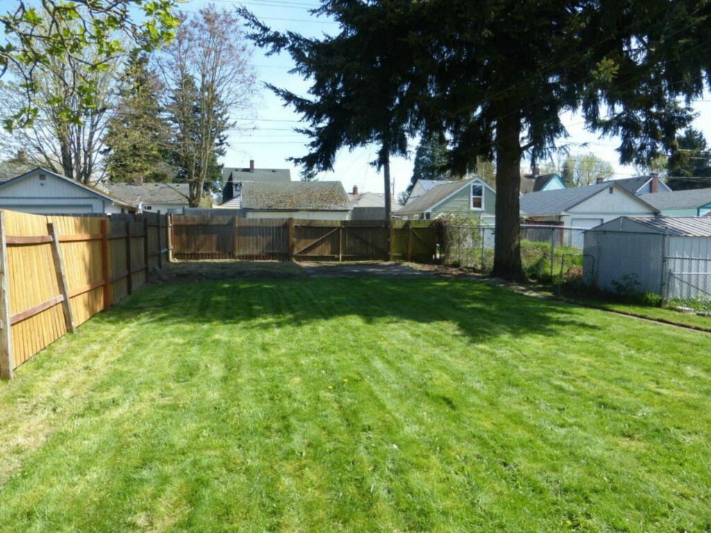 Property Photo:  1737 S Oakes St  WA 98405 