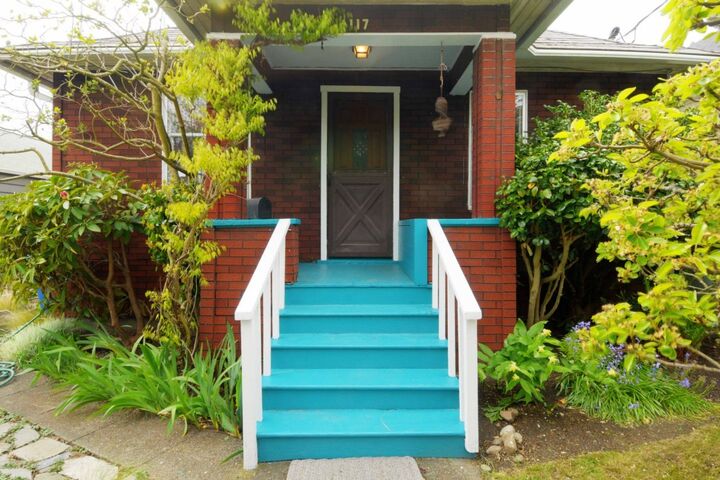 Property Photo:  4117 Ashworth Avenue N  WA 98103 