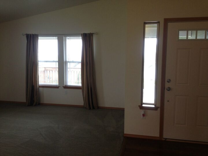 Property Photo:  1111 Dickinson Ave  WA 98584 