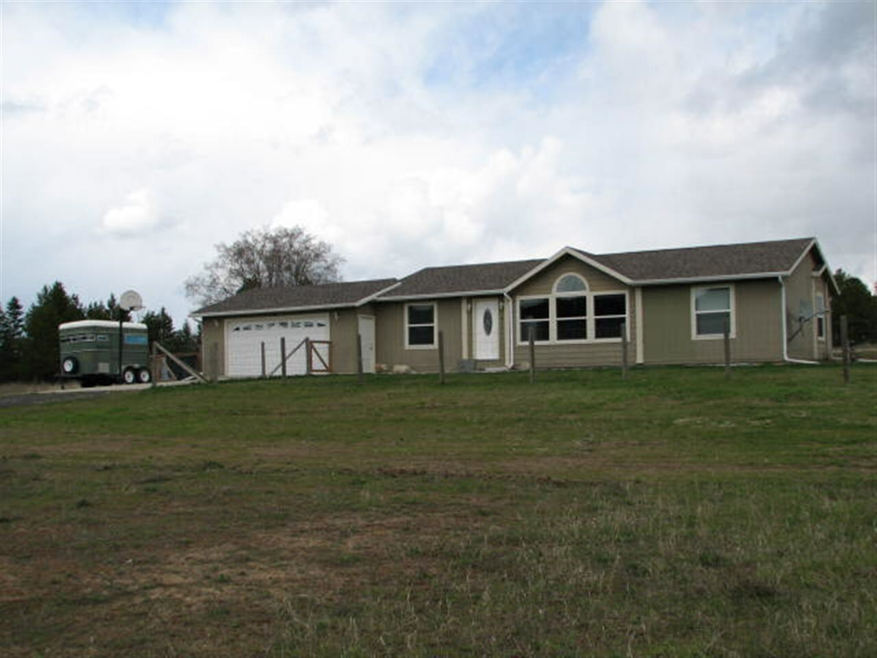 Property Photo: 34320 N Wisteria Ln WA 99003