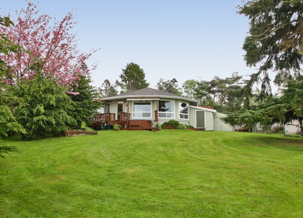 Property Photo:  1898 Cedarcrest Ave  WA 98239 