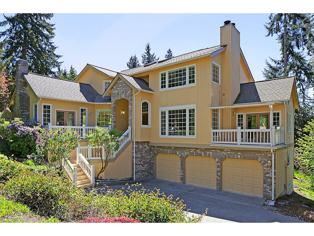 Property Photo: 1043 106th Ave SE WA 98004