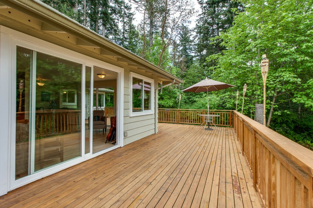 Property Photo:  9429 NE Viewcrest Ave  WA 98110 