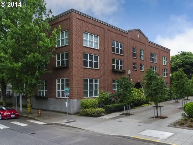 Property Photo:  1009 NW Hoyt St 214  OR 97209 