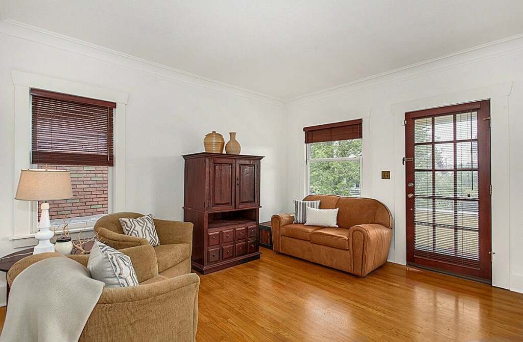Property Photo: 157 Fulton St WA 98109